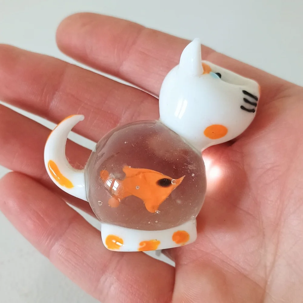 Global Village Glass Studios Glass Cat Figurine Gold Fish In Belly 2.5